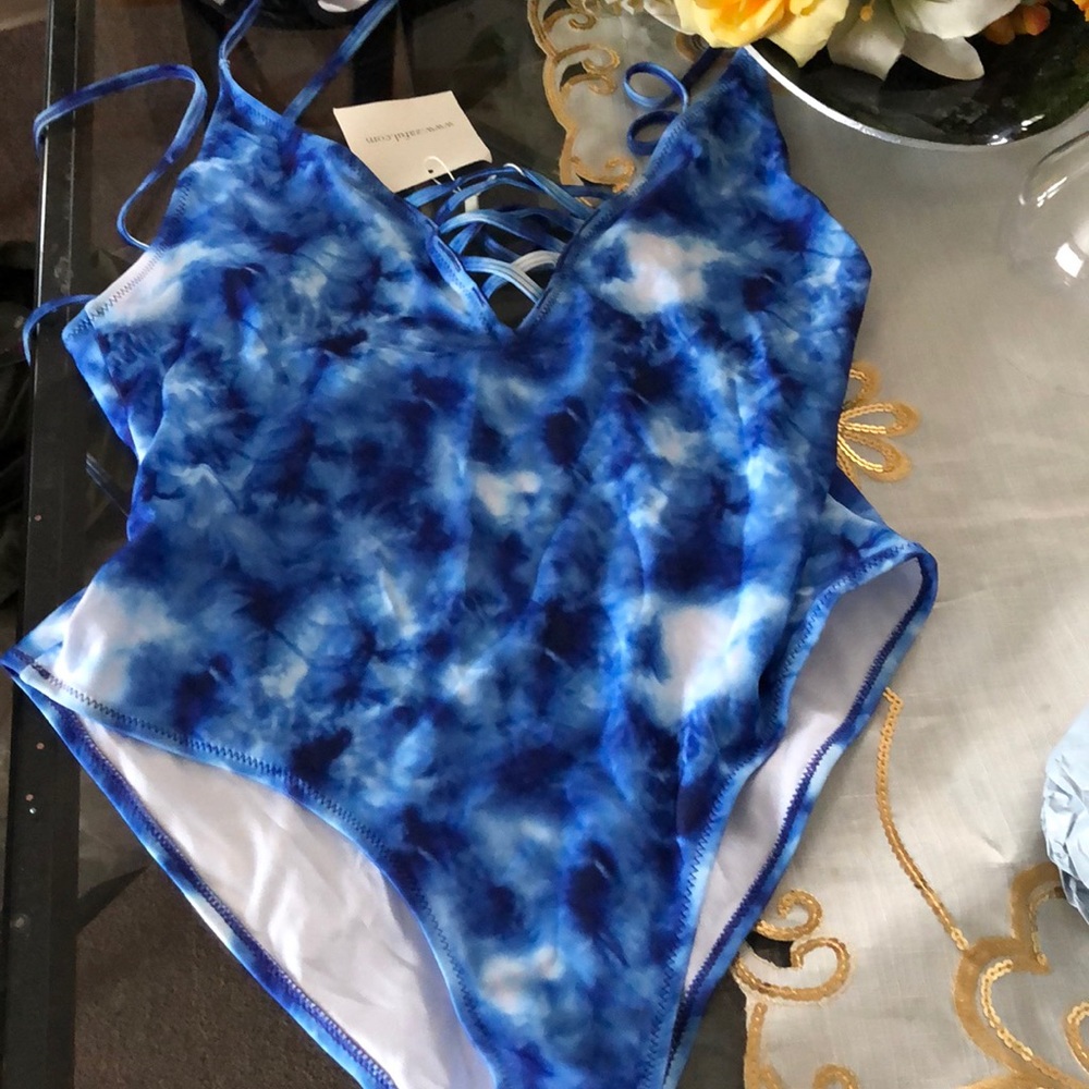 3 bathing suits - Picture 2 of 5